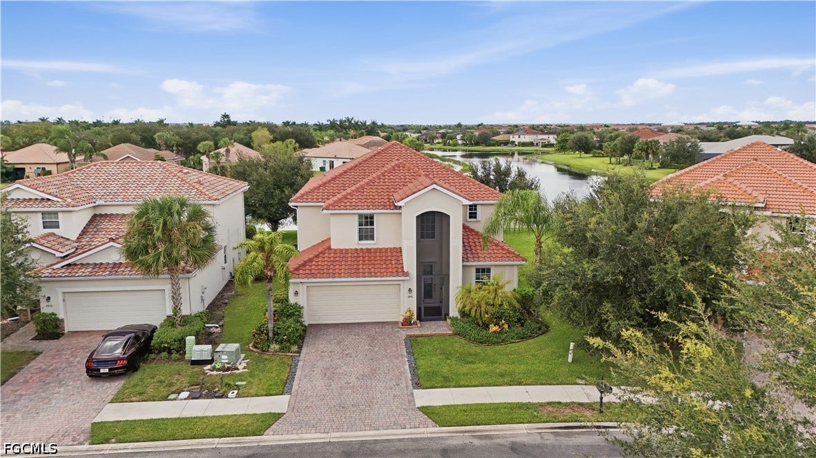 2446 Heydon Circle E, Naples, FL 34120