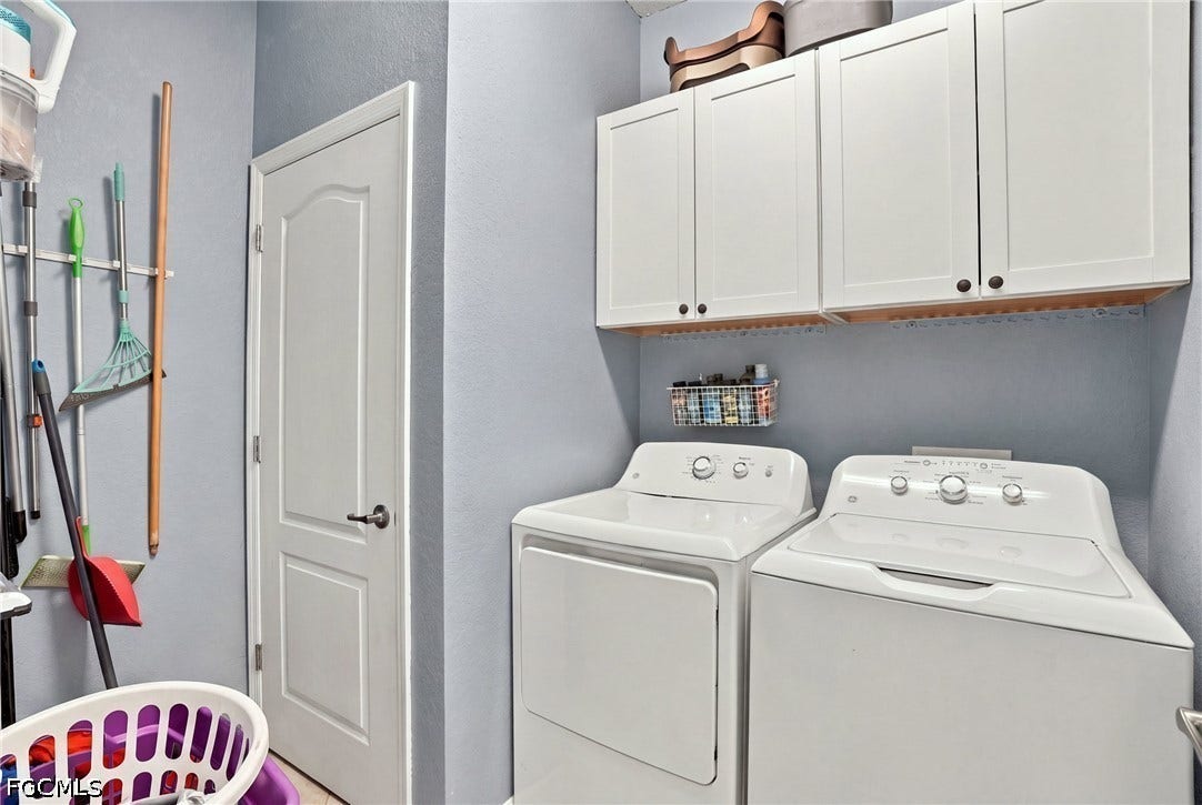 2446 Heydon Circle E, Naples, FL 34120