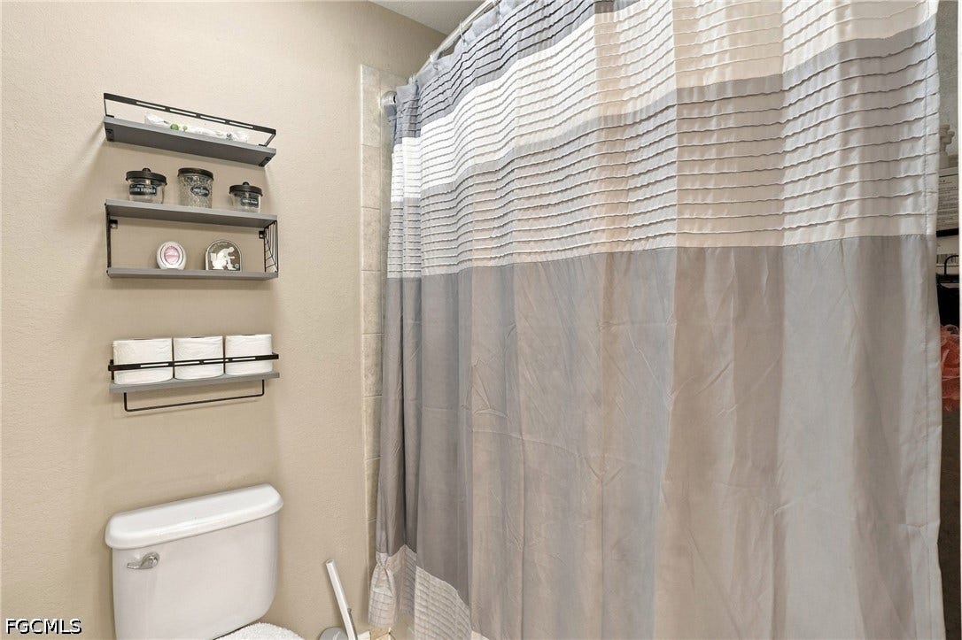 2446 Heydon Circle E, Naples, FL 34120
