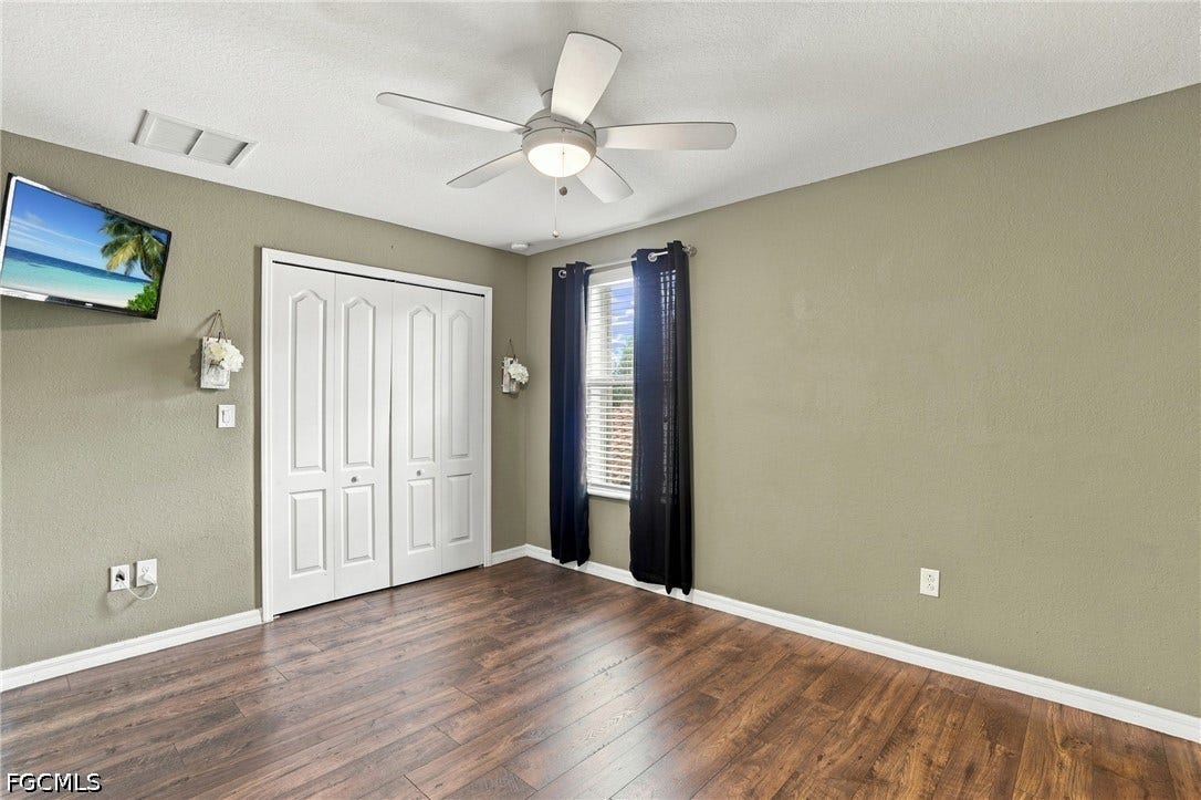 2446 Heydon Circle E, Naples, FL 34120
