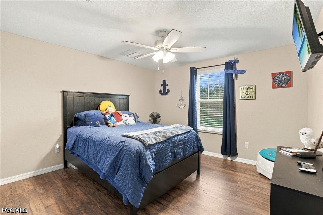 2446 Heydon Circle E, Naples, FL 34120