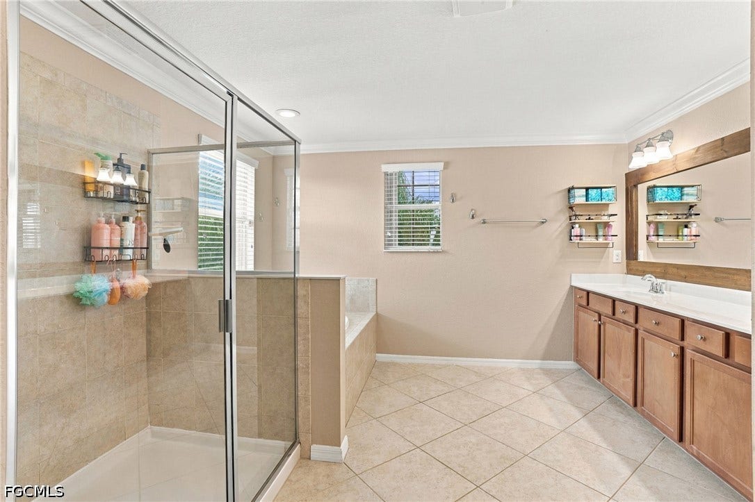 2446 Heydon Circle E, Naples, FL 34120