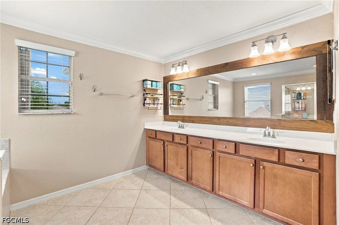 2446 Heydon Circle E, Naples, FL 34120