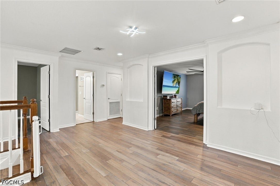 2446 Heydon Circle E, Naples, FL 34120