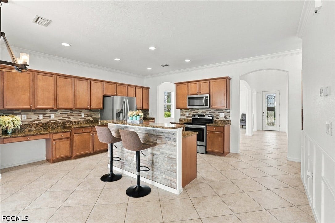 2446 Heydon Circle E, Naples, FL 34120