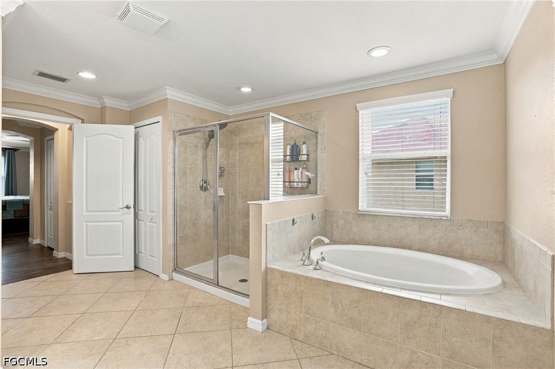 2446 Heydon Circle E, Naples, FL 34120