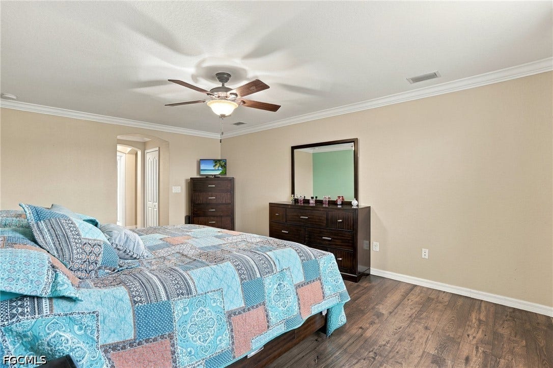 2446 Heydon Circle E, Naples, FL 34120