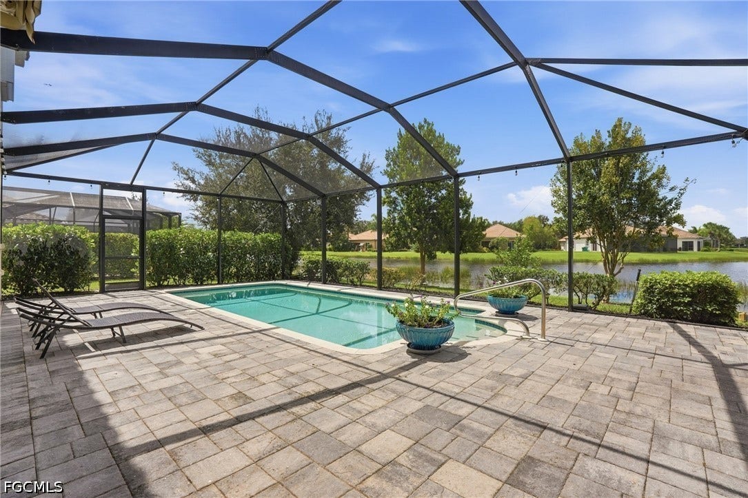 2446 Heydon Circle E, Naples, FL 34120