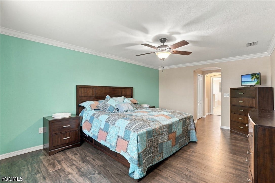 2446 Heydon Circle E, Naples, FL 34120