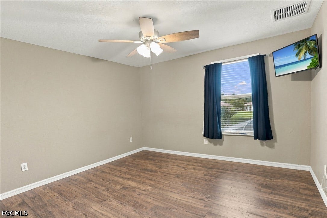 2446 Heydon Circle E, Naples, FL 34120