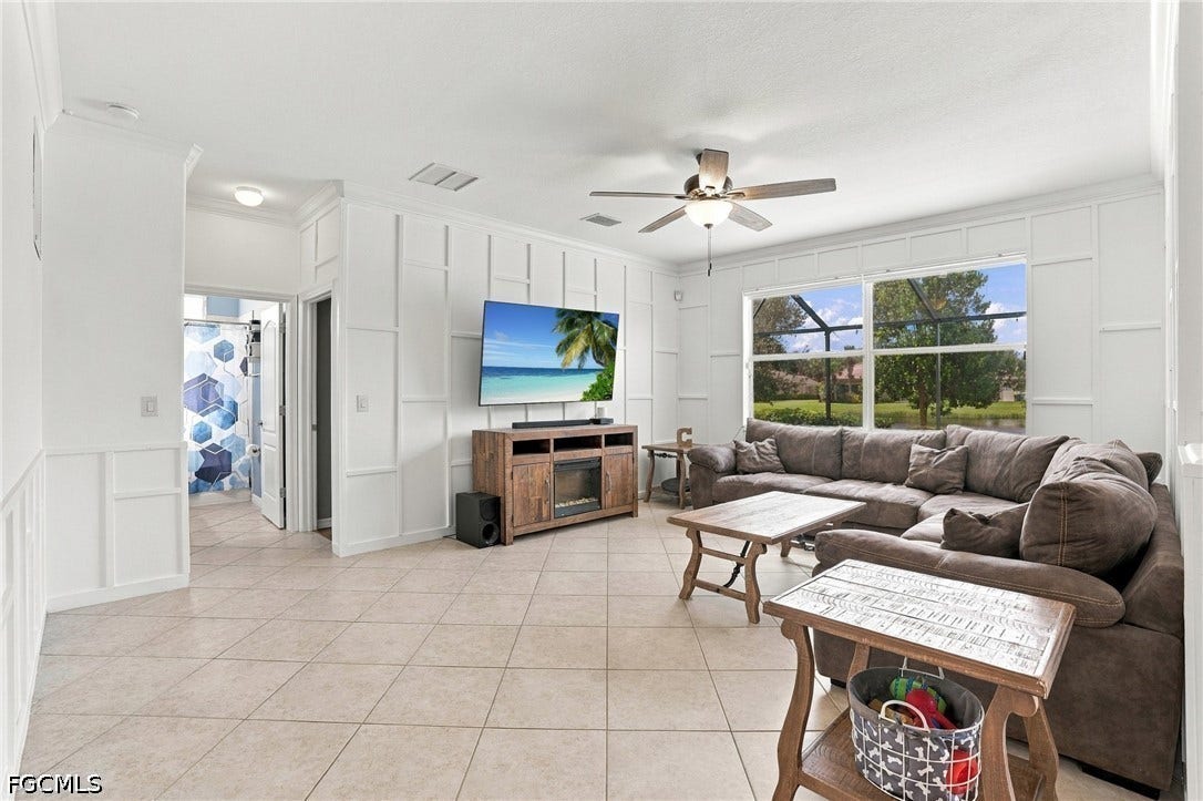 2446 Heydon Circle E, Naples, FL 34120