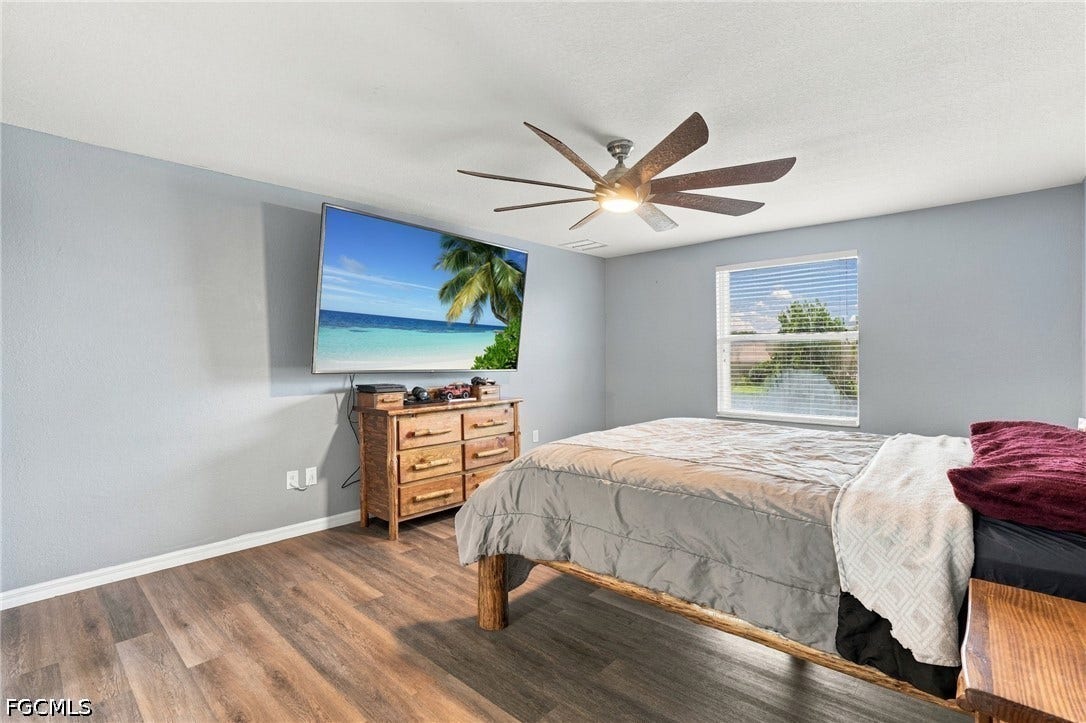 2446 Heydon Circle E, Naples, FL 34120