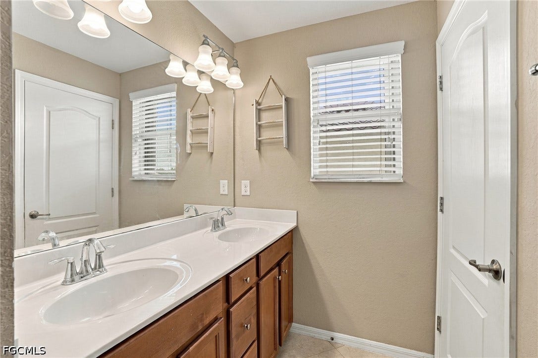 2446 Heydon Circle E, Naples, FL 34120