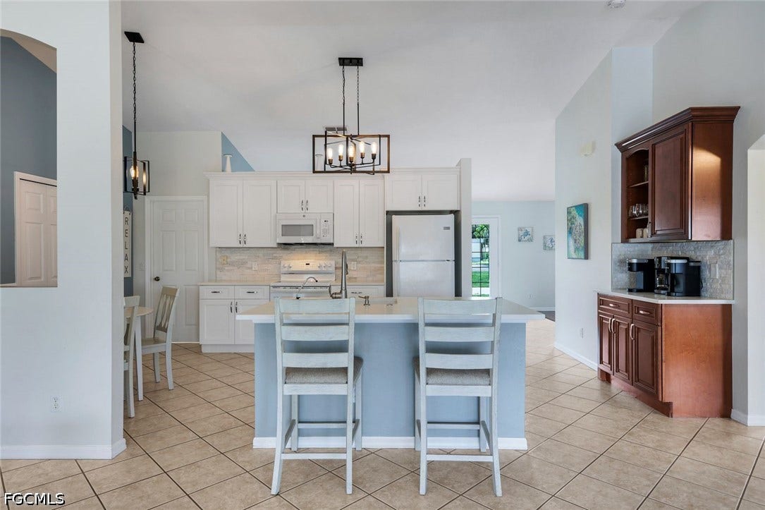 615 SW 39th Terrace, Cape Coral, FL 33914 615 SW 39th Terrace, Cape Coral, FL 33914