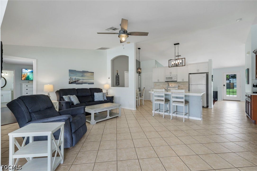 615 SW 39th Terrace, Cape Coral, FL 33914 615 SW 39th Terrace, Cape Coral, FL 33914