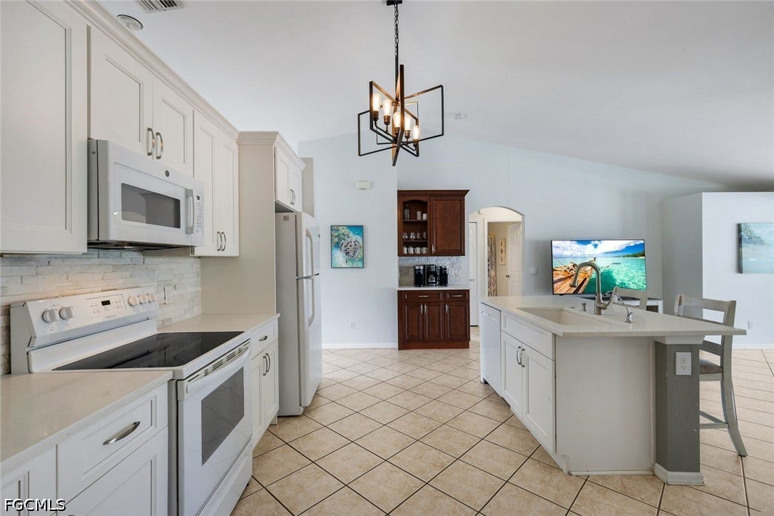615 SW 39th Terrace, Cape Coral, FL 33914 615 SW 39th Terrace, Cape Coral, FL 33914