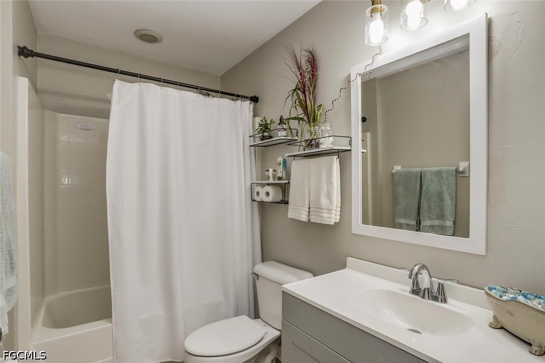 2241 NW 2nd Avenue, Cape Coral, FL 33993 Guest bathroom