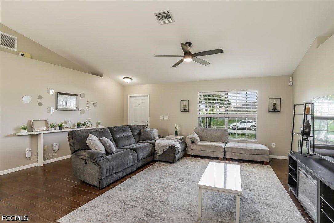 2241 NW 2nd Avenue, Cape Coral, FL 33993 Lots of space!