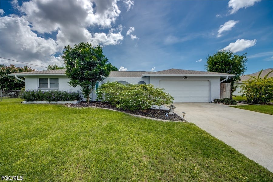 Property photo for 930 E Archer Parkway, Cape Coral, FL