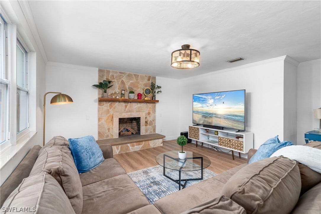 237 Burning Tree Drive, Naples, FL 34105