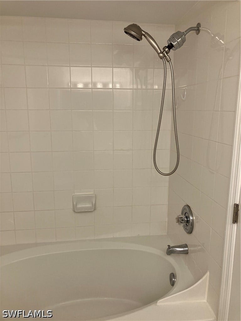 8920 Colonnades Court E, #516, Bonita Springs, FL 34135 TUB AND SHOWER COMBINATION