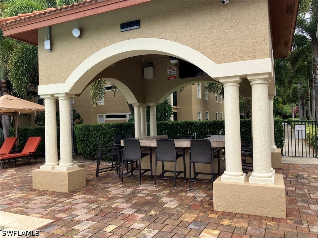 8920 Colonnades Court E, #516, Bonita Springs, FL 34135 RESIDENTS DRY BAR AREA AT POOLSIDE GATHERING AREA AROUND BAR AND LARGE SCREEN TV....