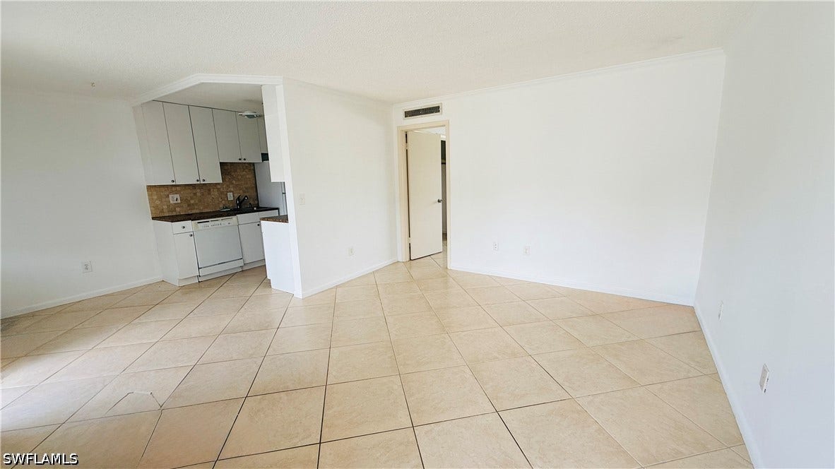 3250 10th Street N, #B2, Naples, FL 34103