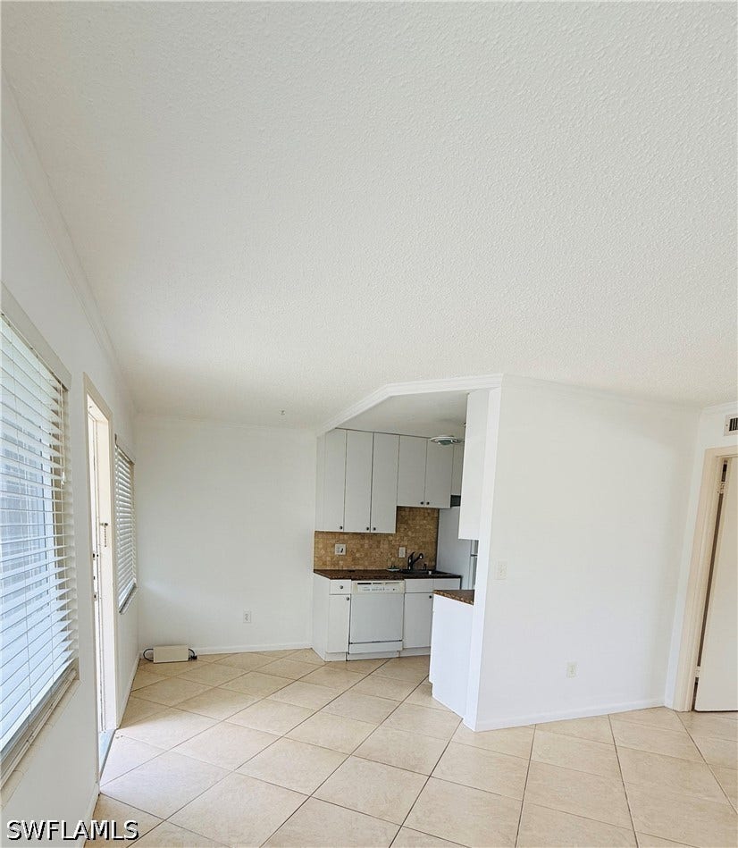 3250 10th Street N, #B2, Naples, FL 34103