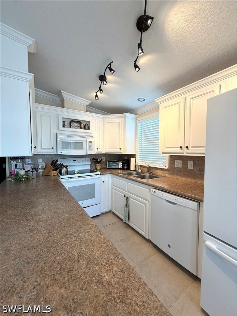 4521 Sawmill Drive E, Estero, FL 33928