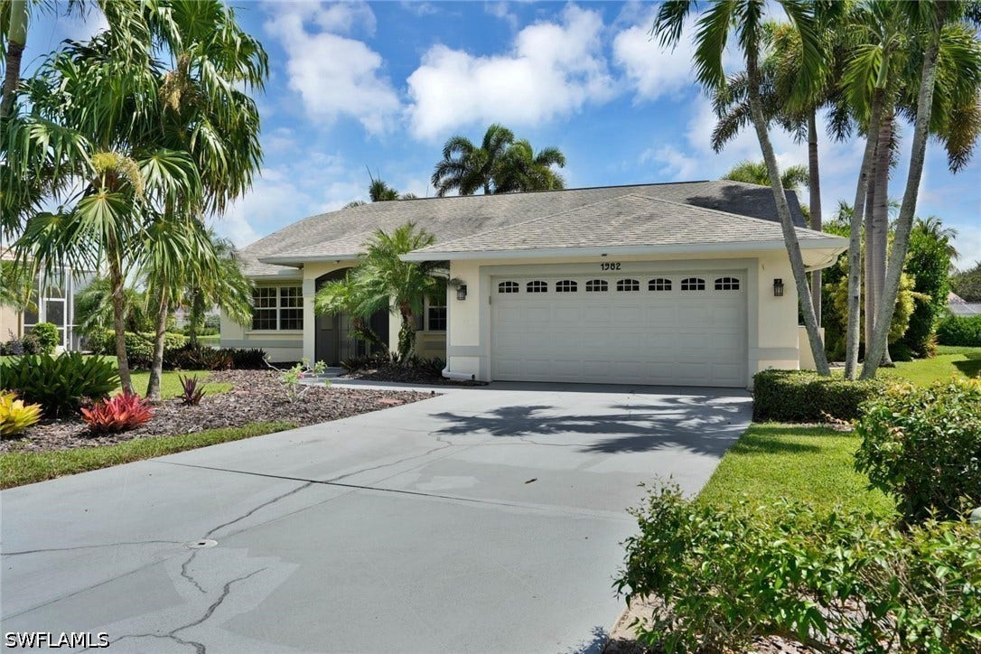 1982 E Crown Pointe Boulevard, Naples, FL 34112