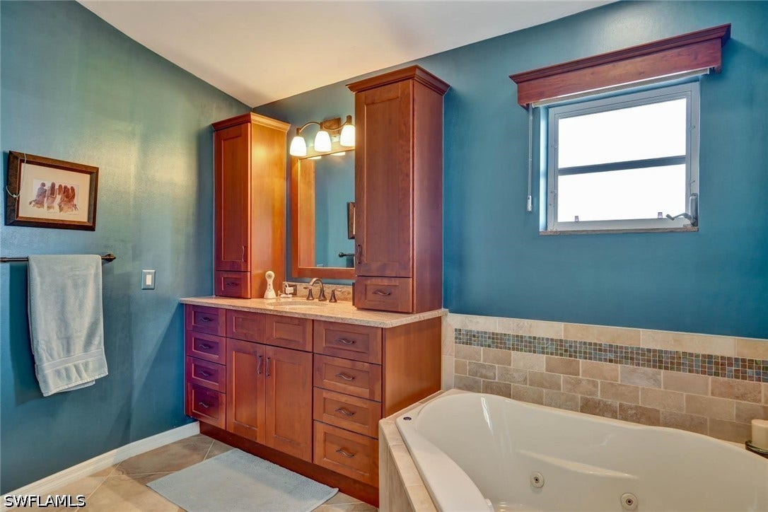 1982 E Crown Pointe Boulevard, Naples, FL 34112
