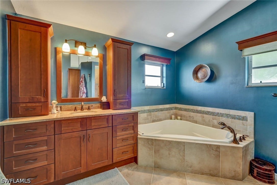 1982 E Crown Pointe Boulevard, Naples, FL 34112