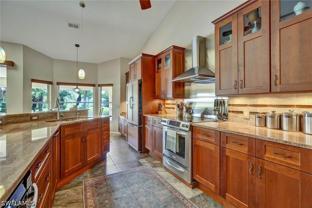 1982 E Crown Pointe Boulevard, Naples, FL 34112