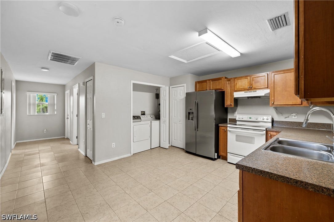 909/911 Jaguar Boulevard, Lehigh Acres, FL 33974 909/911 Jaguar Boulevard, Lehigh Acres, FL 33974