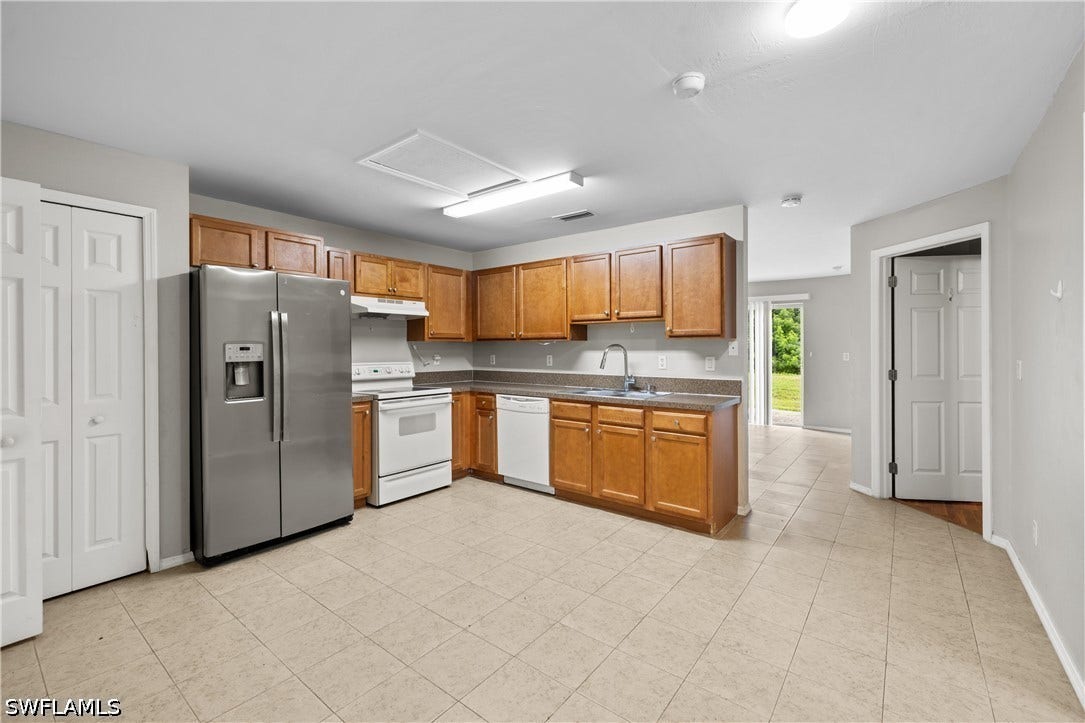 909/911 Jaguar Boulevard, Lehigh Acres, FL 33974 909/911 Jaguar Boulevard, Lehigh Acres, FL 33974
