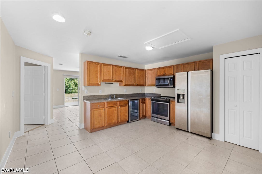 909/911 Jaguar Boulevard, Lehigh Acres, FL 33974 909/911 Jaguar Boulevard, Lehigh Acres, FL 33974