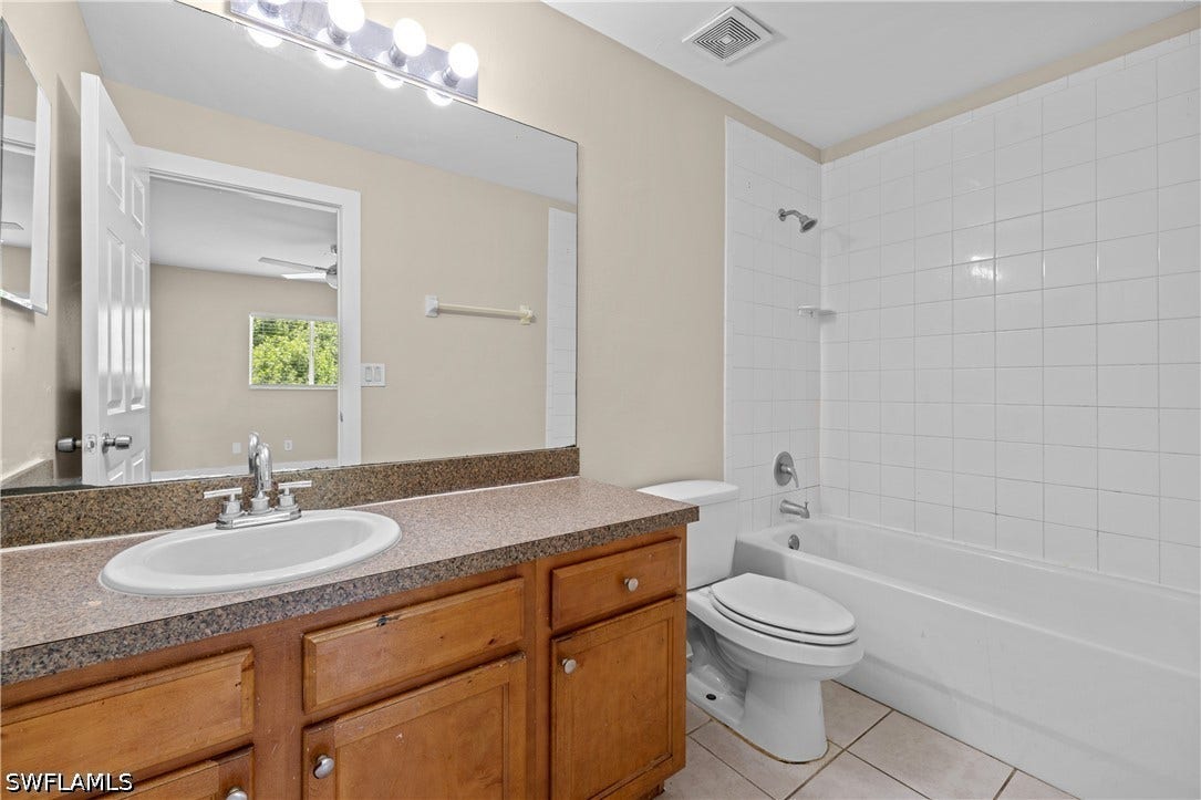 909/911 Jaguar Boulevard, Lehigh Acres, FL 33974 909/911 Jaguar Boulevard, Lehigh Acres, FL 33974