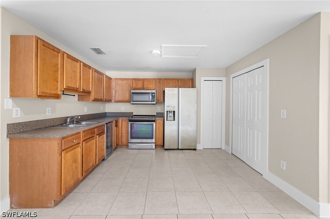 909/911 Jaguar Boulevard, Lehigh Acres, FL 33974 909/911 Jaguar Boulevard, Lehigh Acres, FL 33974