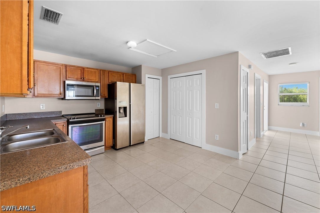 909/911 Jaguar Boulevard, Lehigh Acres, FL 33974 909/911 Jaguar Boulevard, Lehigh Acres, FL 33974
