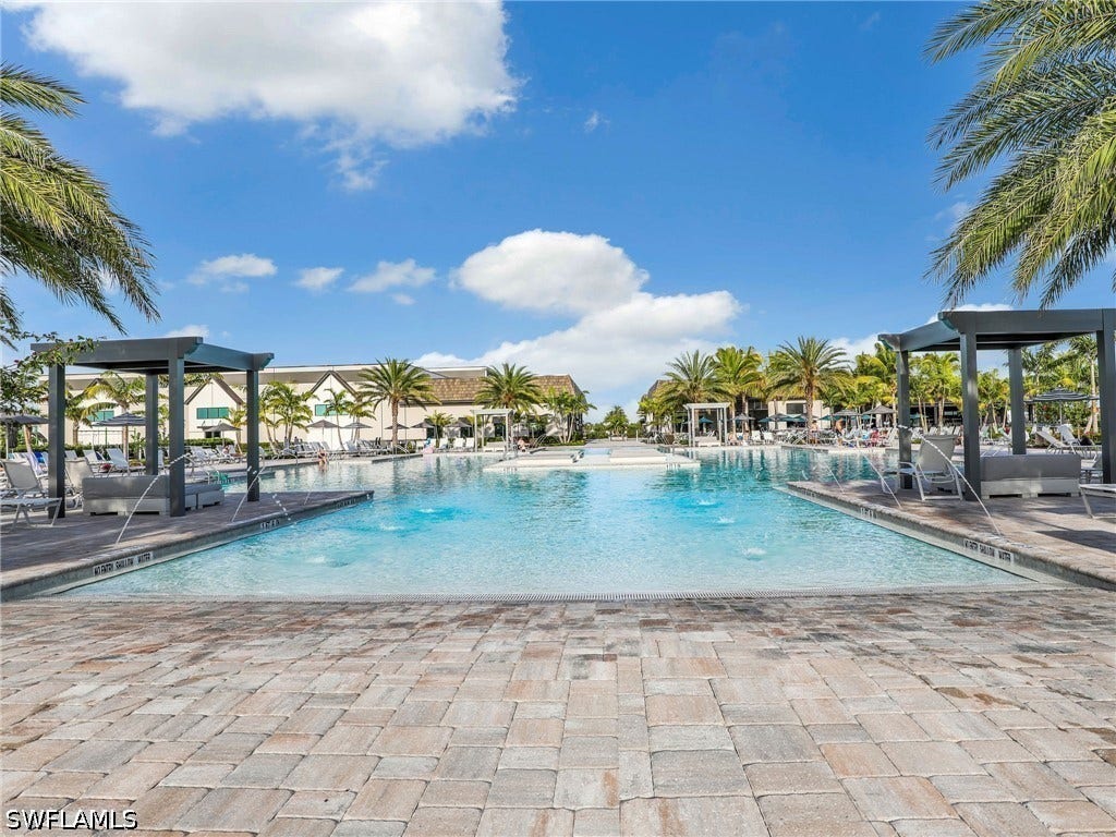 Zero-entry pool & cabanas