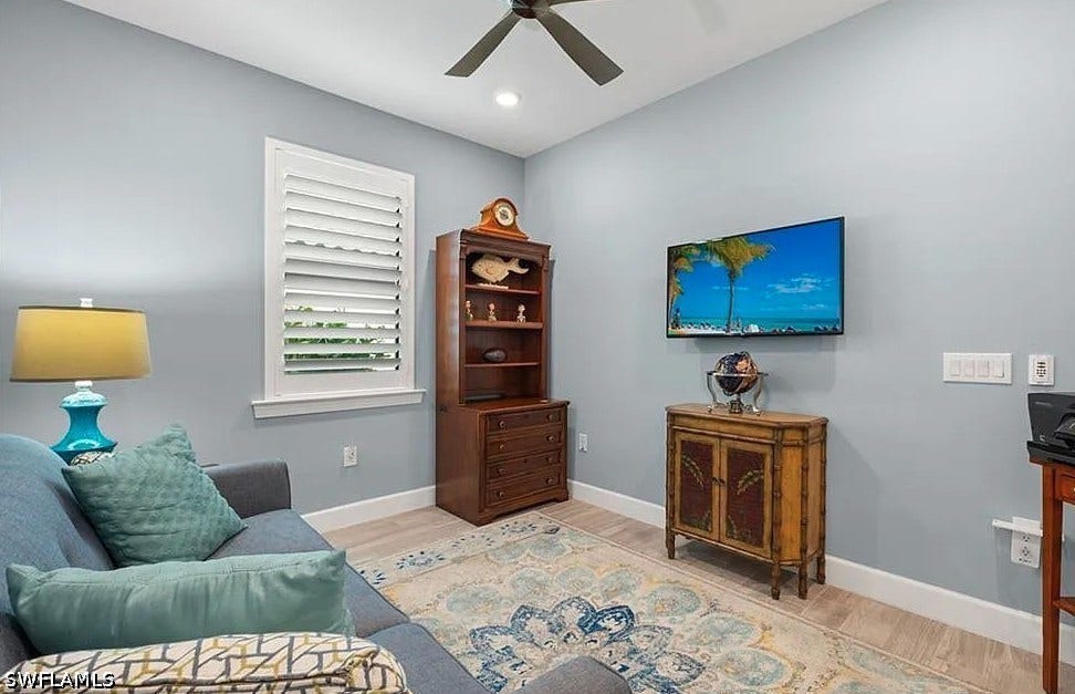Flex room w/ sleeper sofa