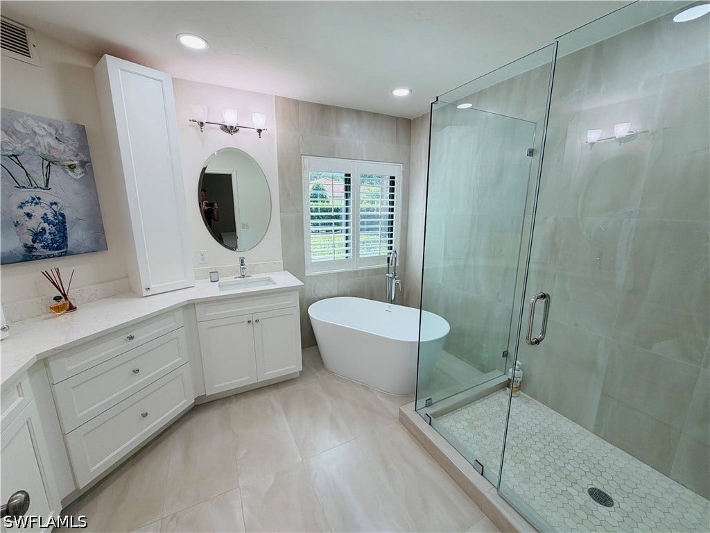 7056 Pelican Bay Boulevard, #105, Naples, FL 34108 7056 Pelican Bay Boulevard, #105, Naples, FL 34108