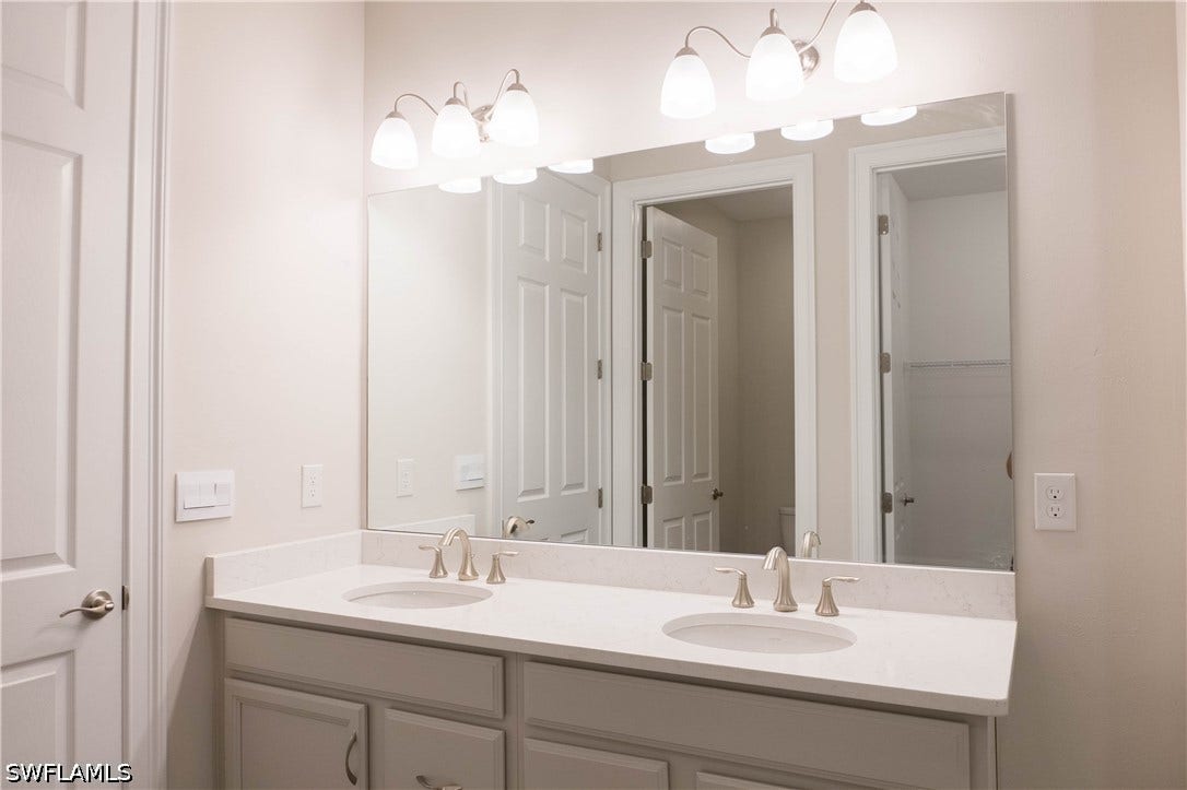 1050 ENBROOK Loop, Naples, FL 34114