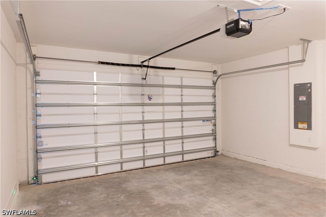 1050 ENBROOK Loop, Naples, FL 34114