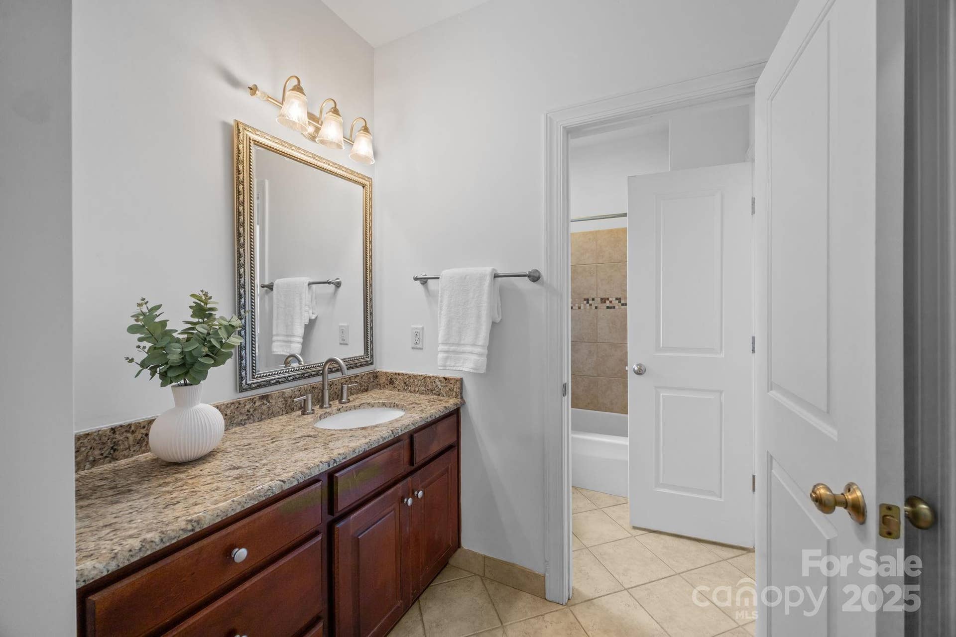 jack n jill bath/2nd floor