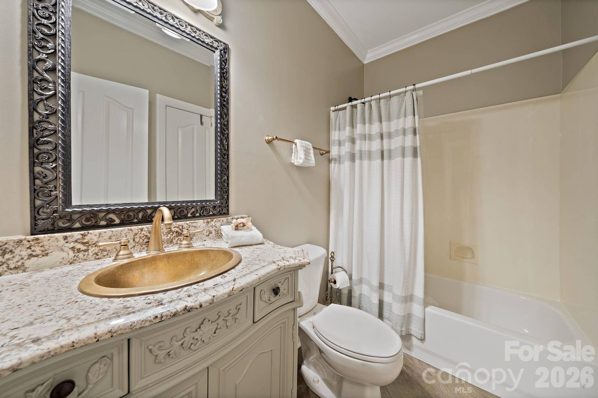 Main level full bath