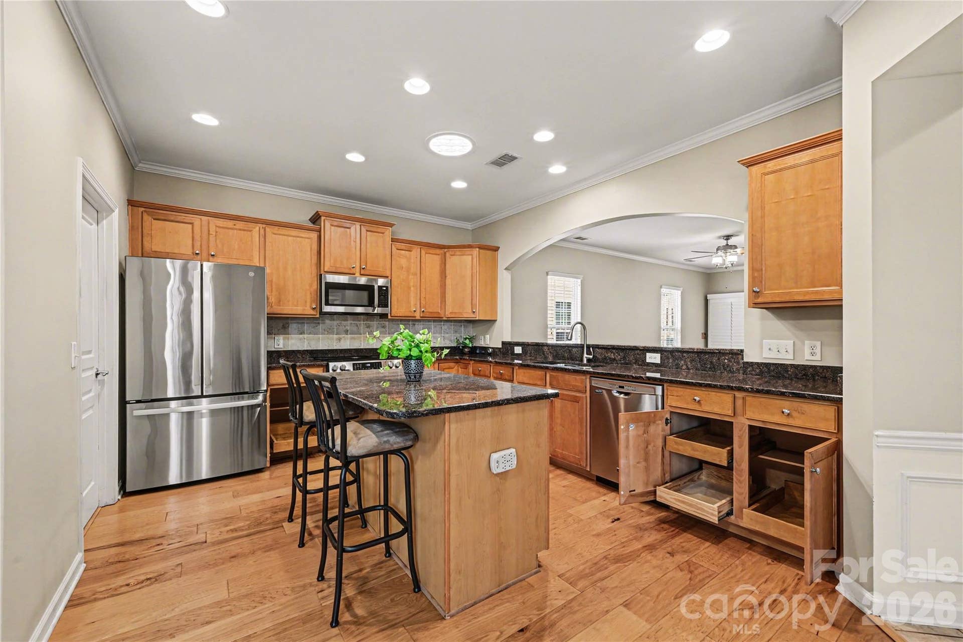 57106 Nightingale Way, Indian Land, SC 29707 Enjoy the convenience of pull-put shelves!