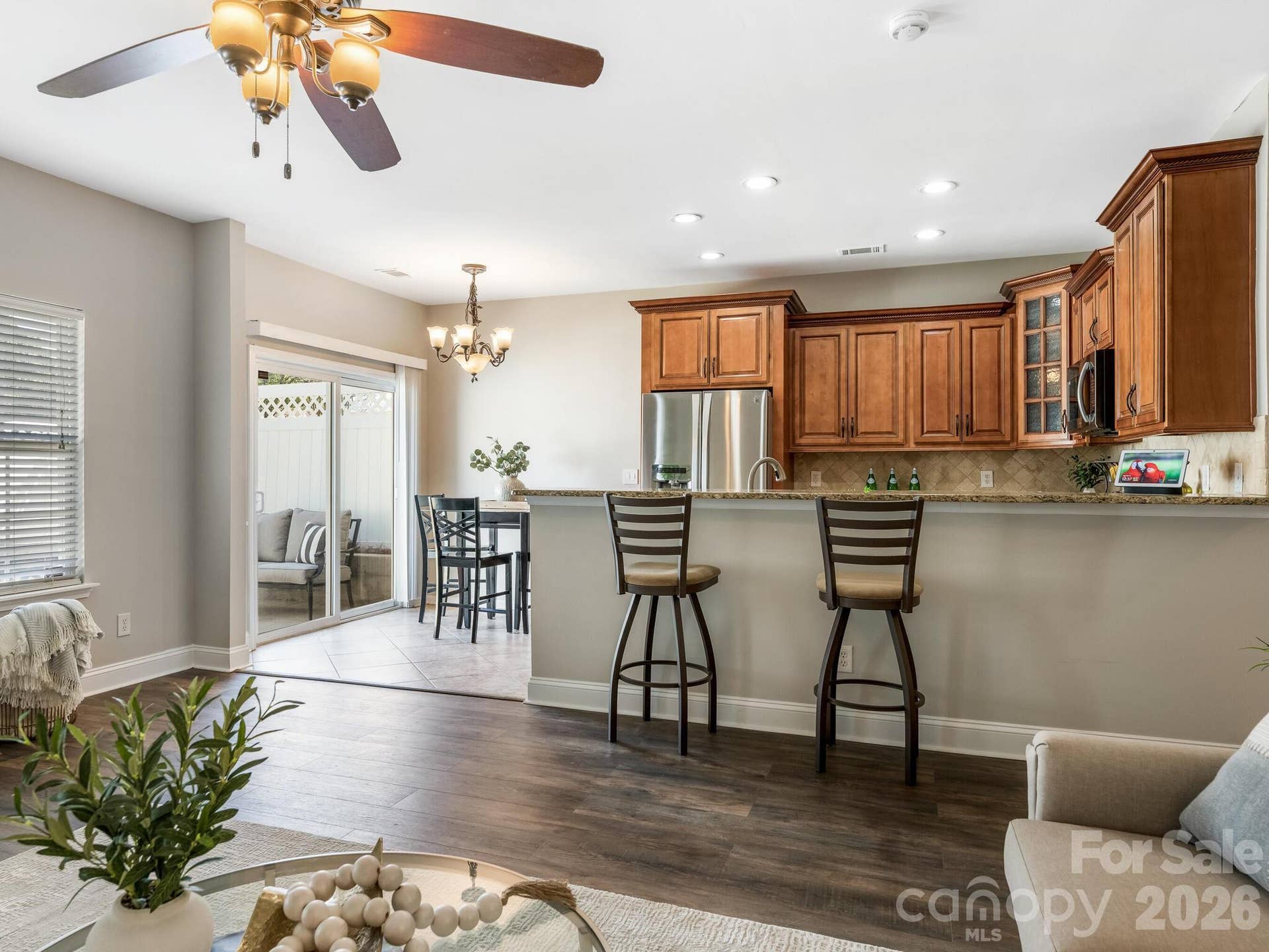 Kitchen & Dining Area