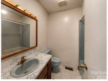 625 Stillwater Court, Clover, SC 29710 Bathroom 2