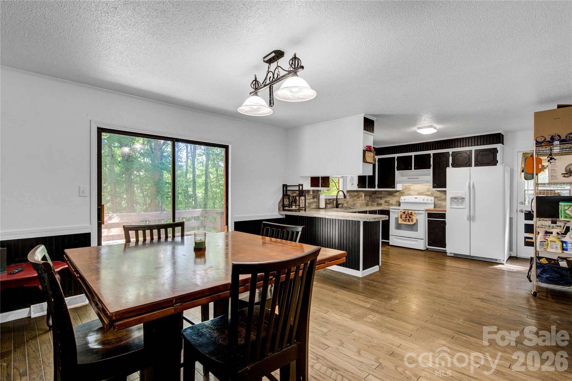 Kitchen,  Eat-in area with slider